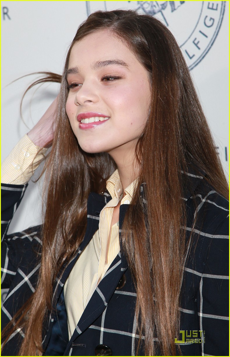 Hailee Steinfeld: Prep World Pop Up Pretty