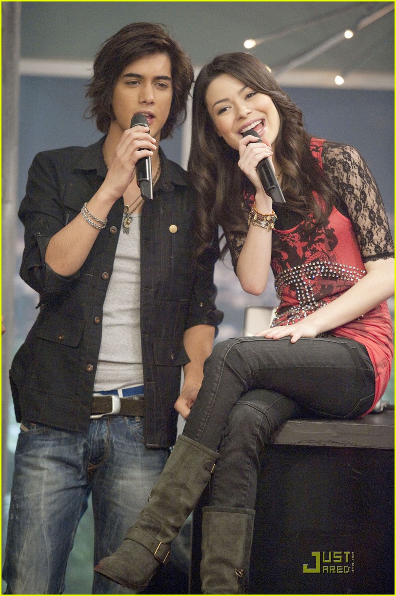 'iParty with Victorious': New Pics & Clips!