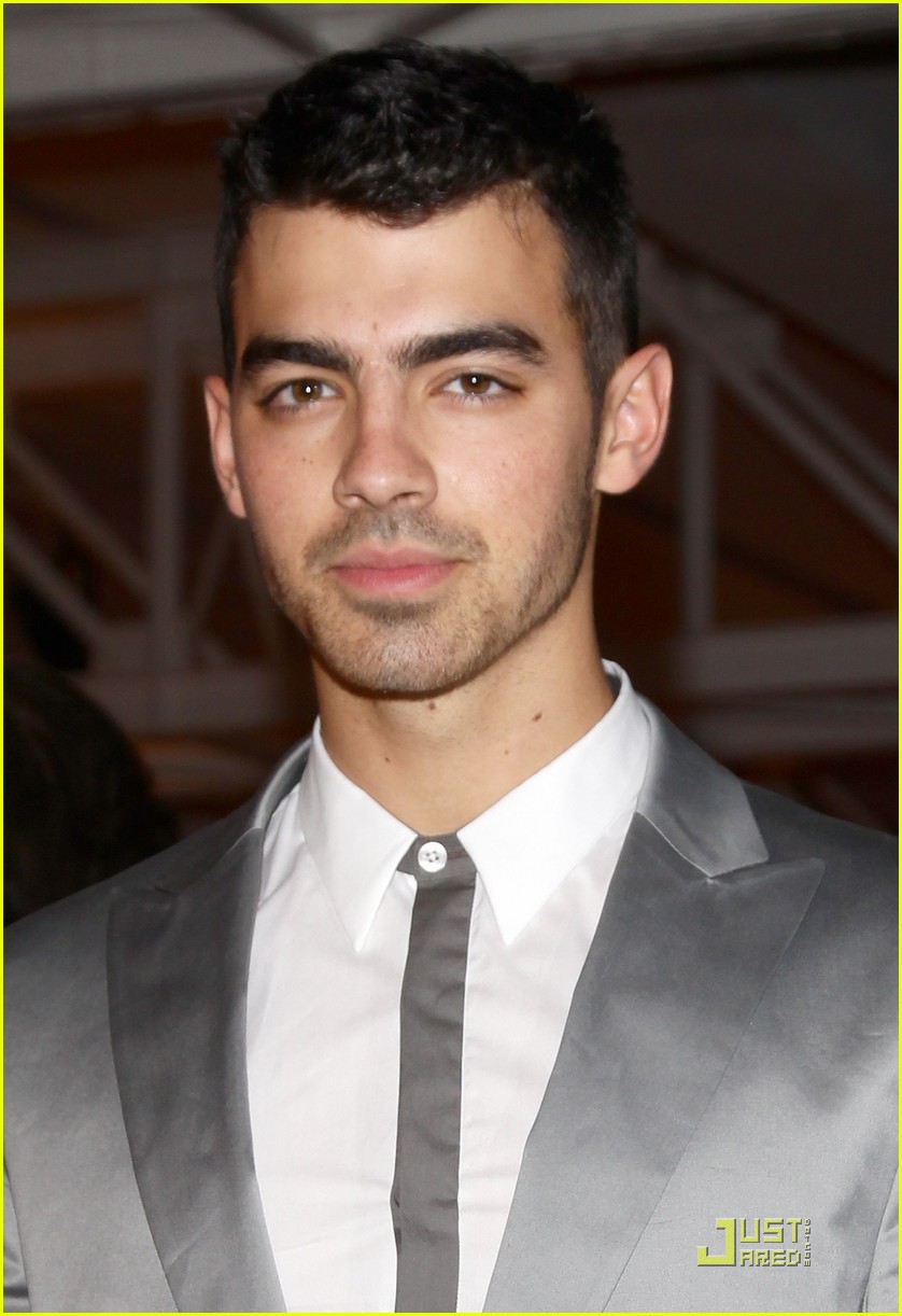 Joe Jonas: Calvin Klein Show in Milan