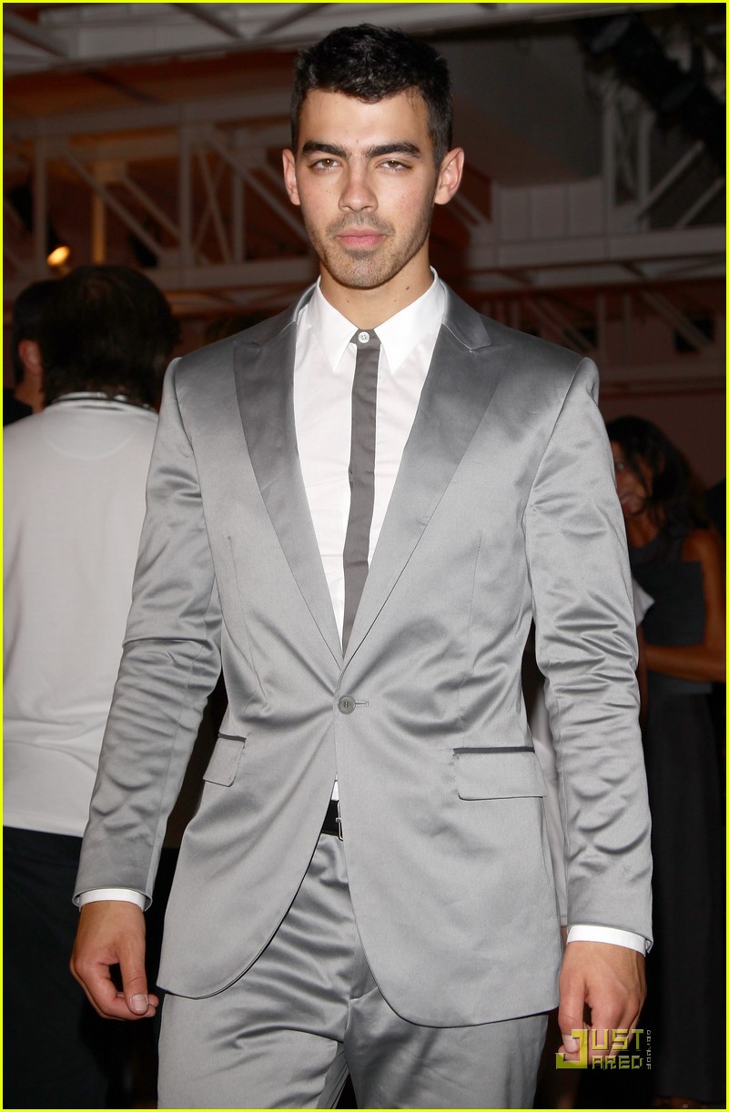 Joe Jonas: Calvin Klein Show in Milan