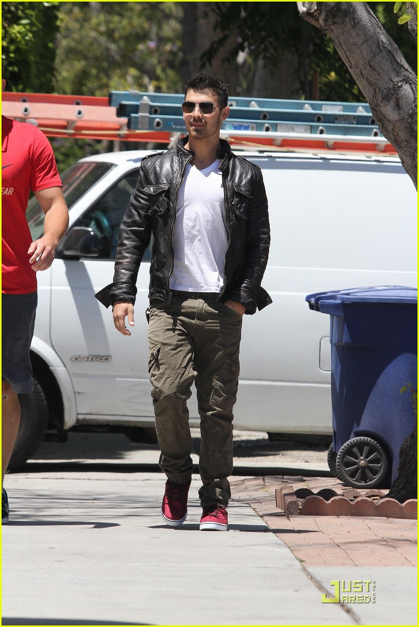 Joe Jonas: Urth Caffe Cute