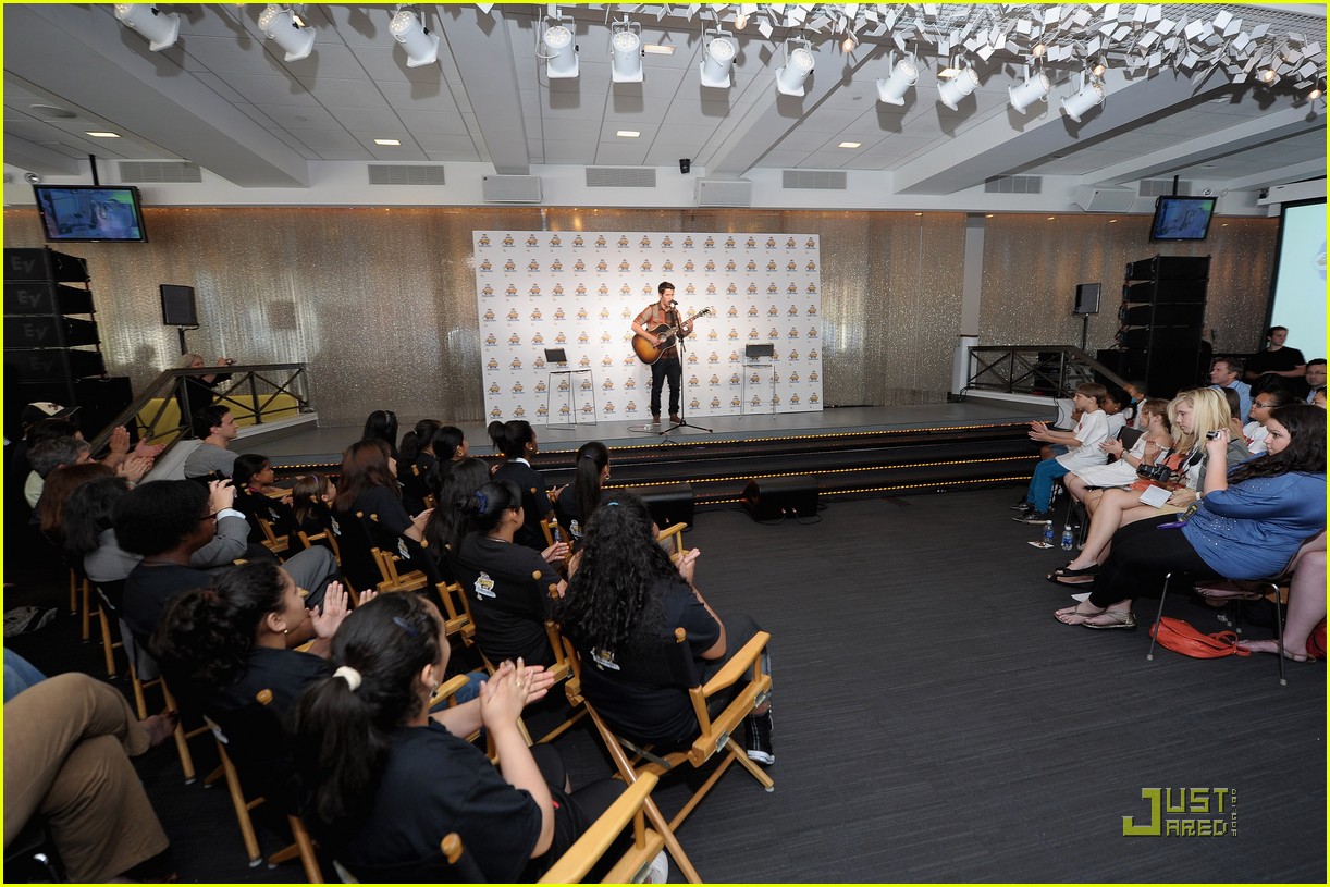 Nick Jonas: Chewy Superstar Concert!