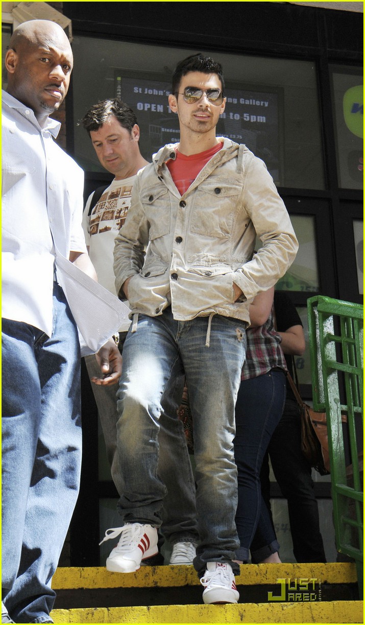 Joe Jonas 'Juices' Up in Liverpool