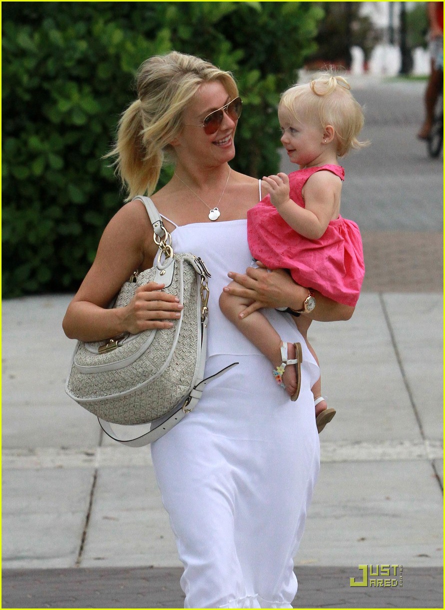 Julianne Hough: Hero Dog Awards!