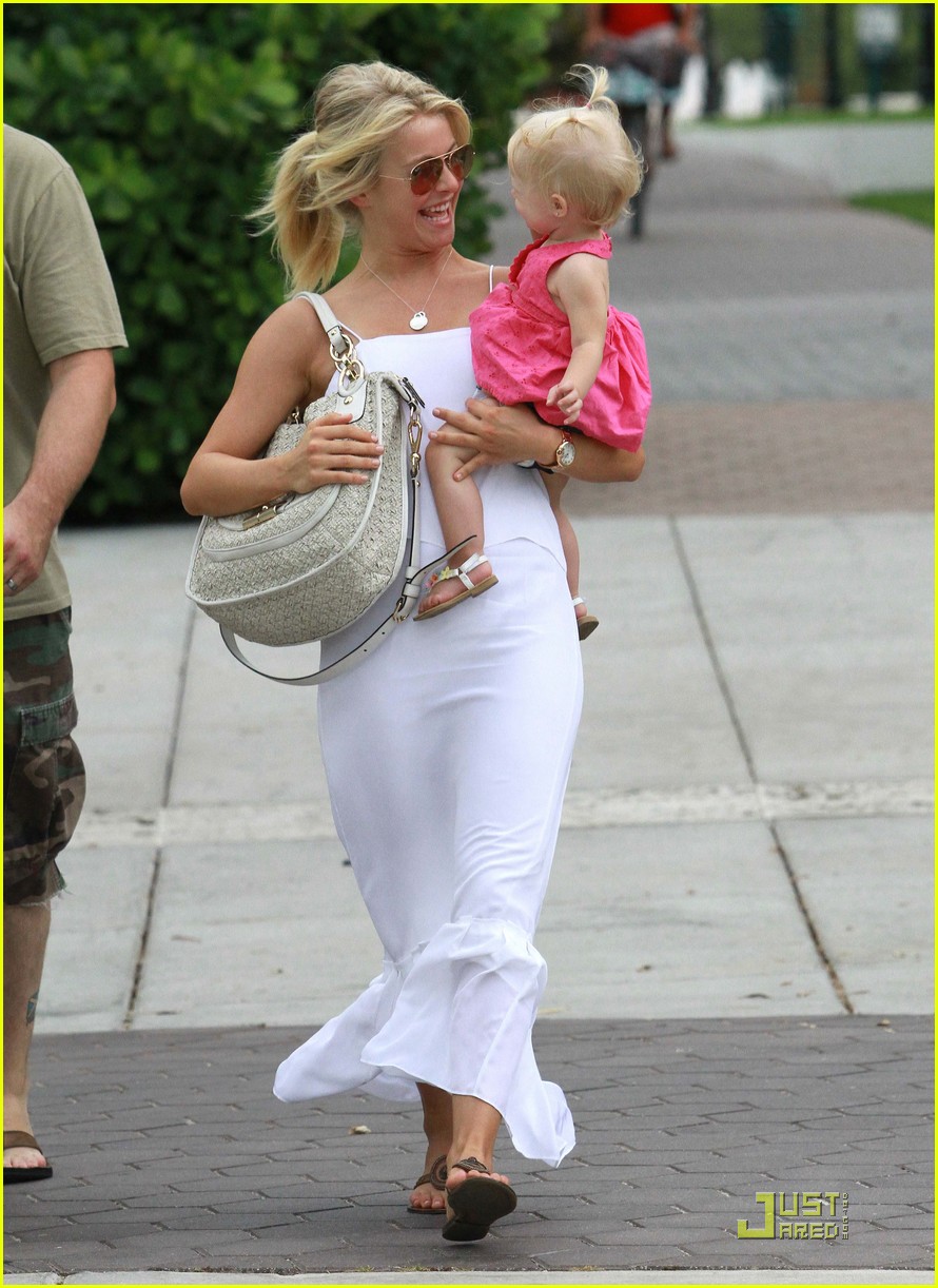 Julianne Hough: Hero Dog Awards!