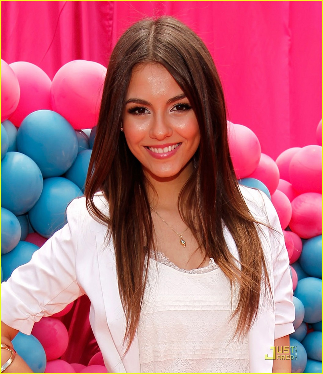 Victoria Justice: 'iParty with Victorious' Premiere!