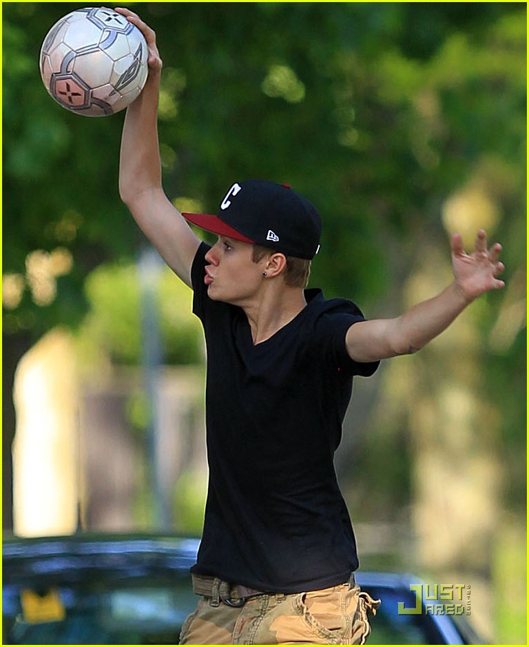 Justin Bieber: Basketball Boy