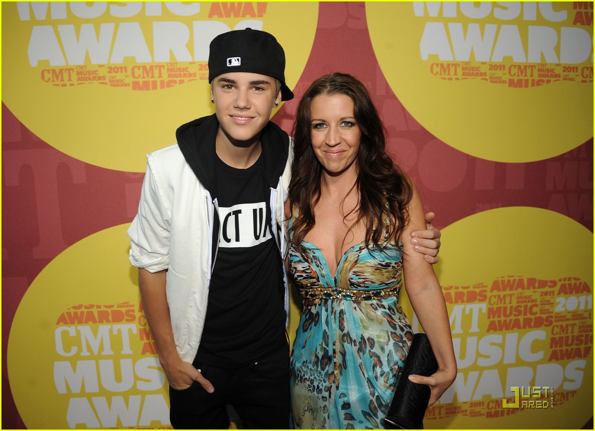 Justin Bieber - CMT Music Awards 2011