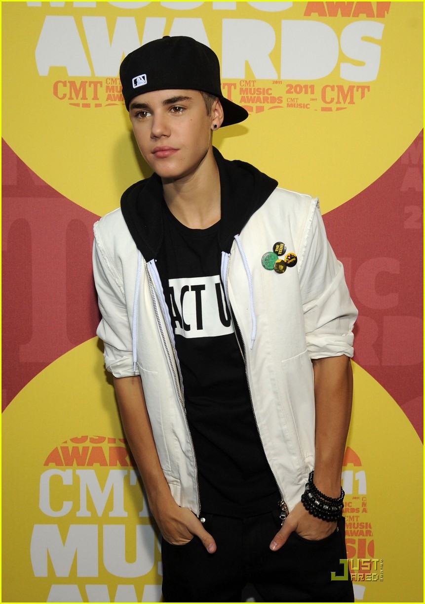 Justin Bieber - CMT Music Awards 2011