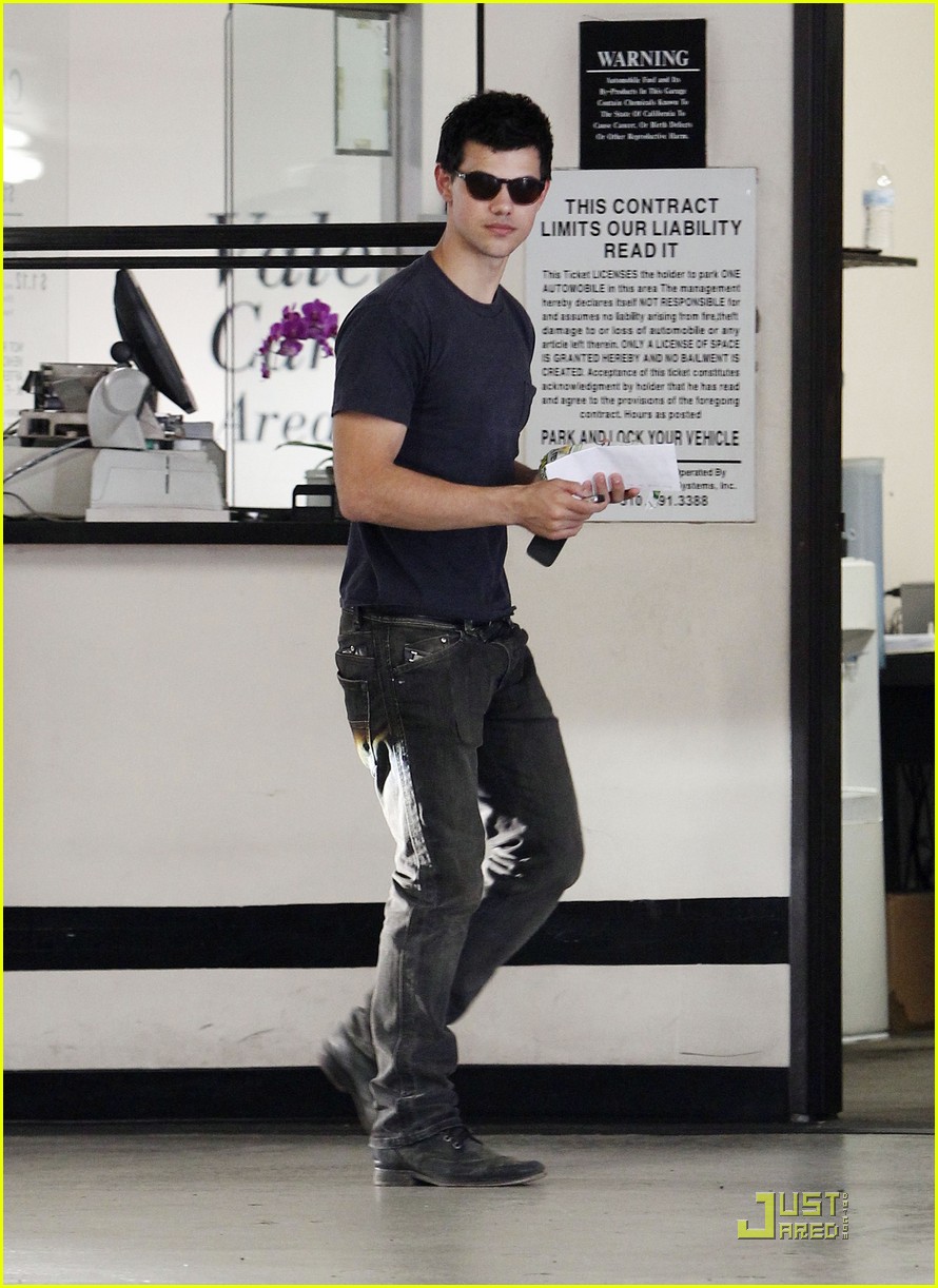 Taylor Lautner: Subway Stud