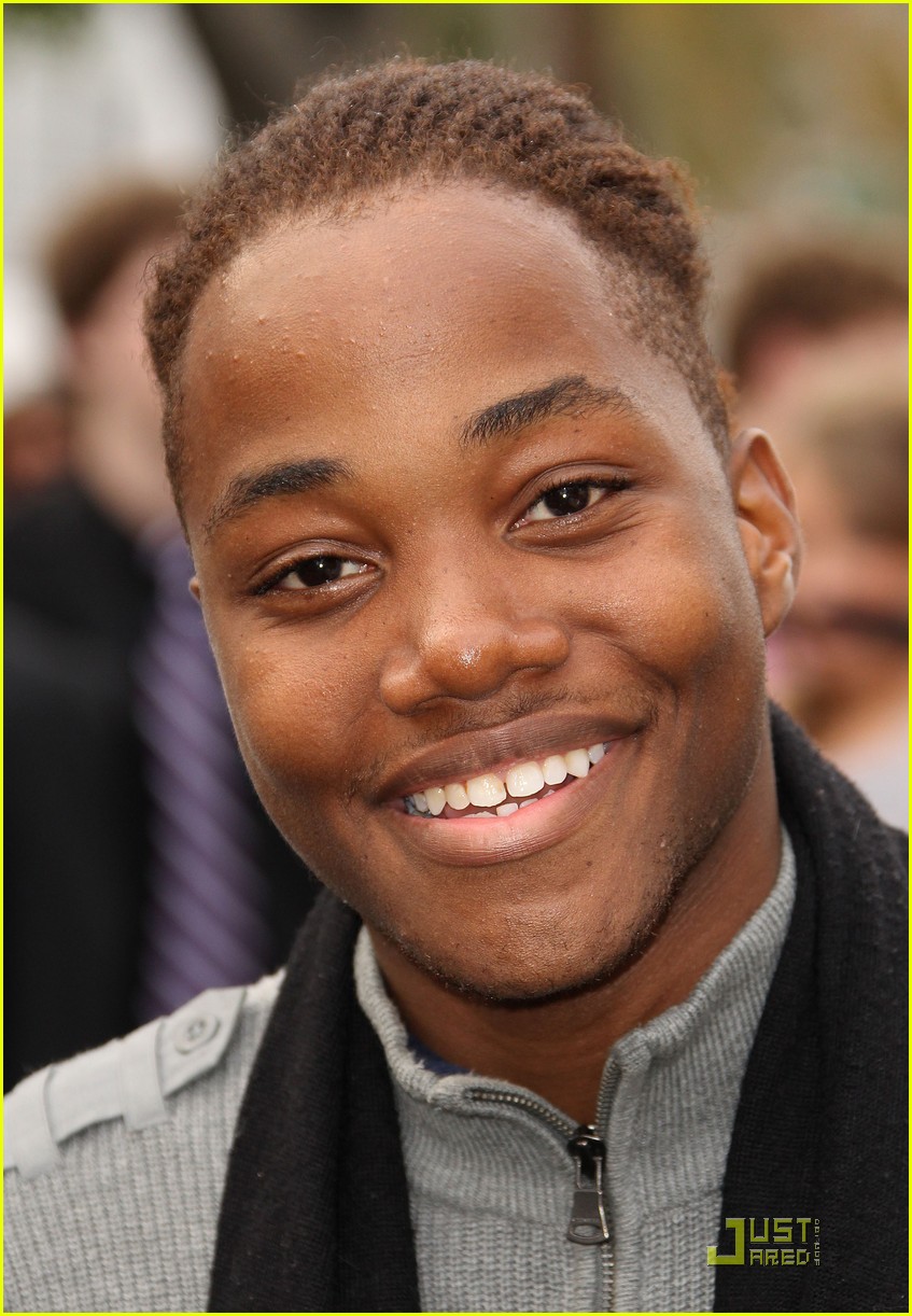 Matt Bennett, Leon Thomas & Noah Munck: Go See 'Super 8'!