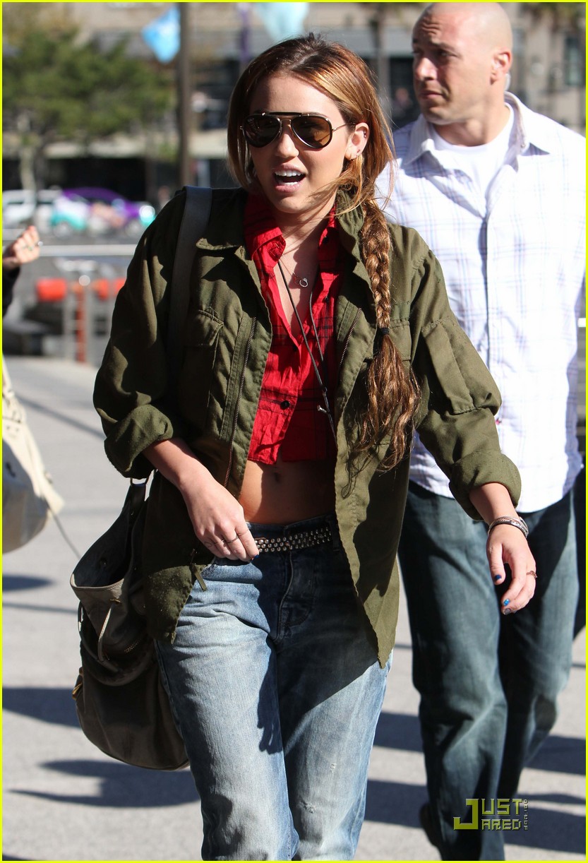 Miley Cyrus: Sydney Sight-Seer