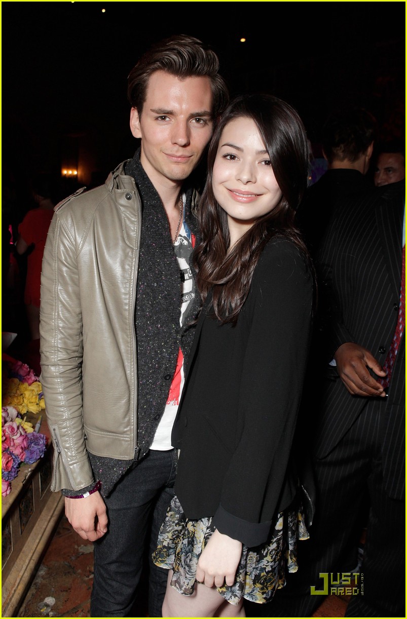 Miranda Cosgrove Takes VEVO to Amoeba Music