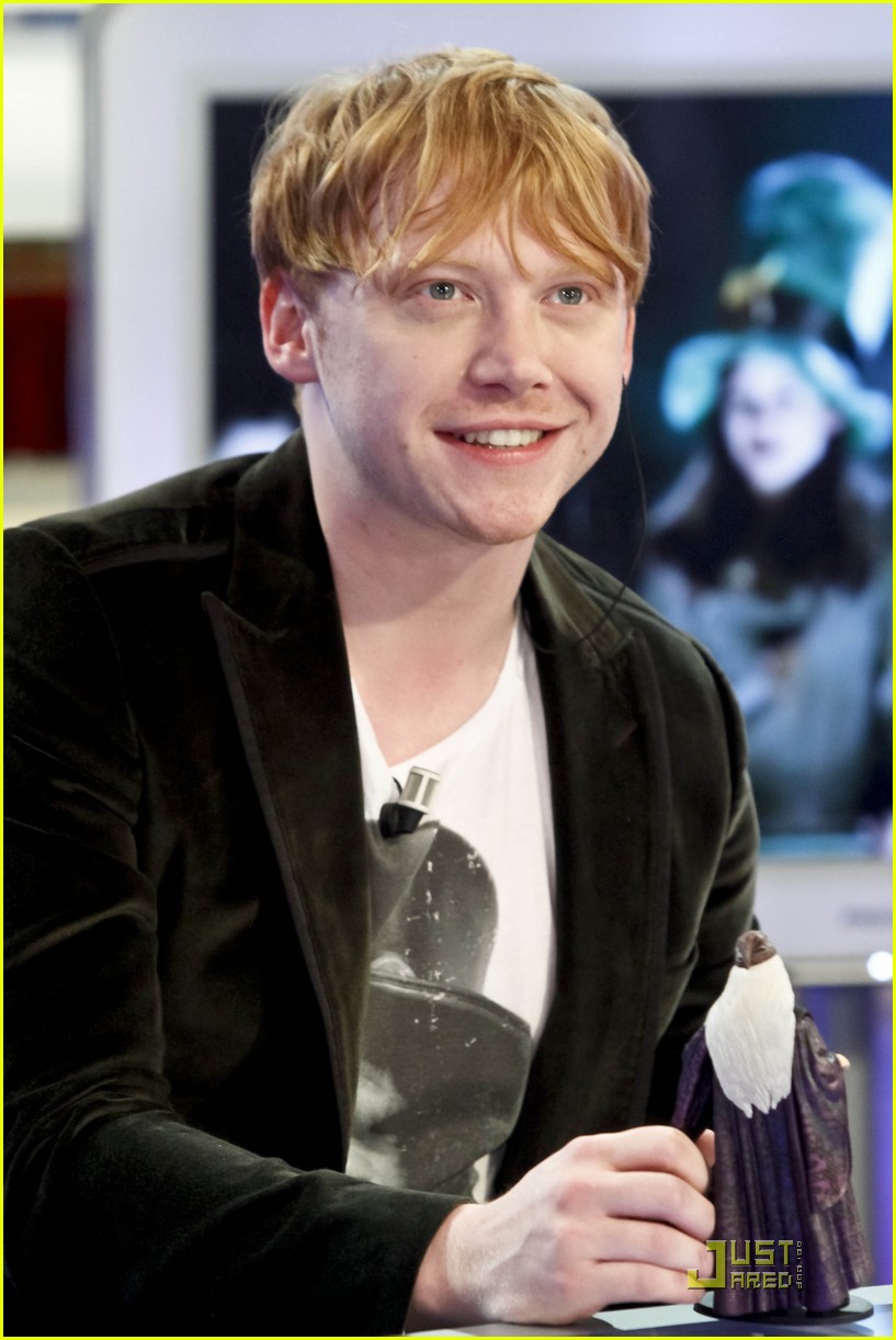 Rupert Grint Re-Enacts 'Harry Potter' with Dolls!