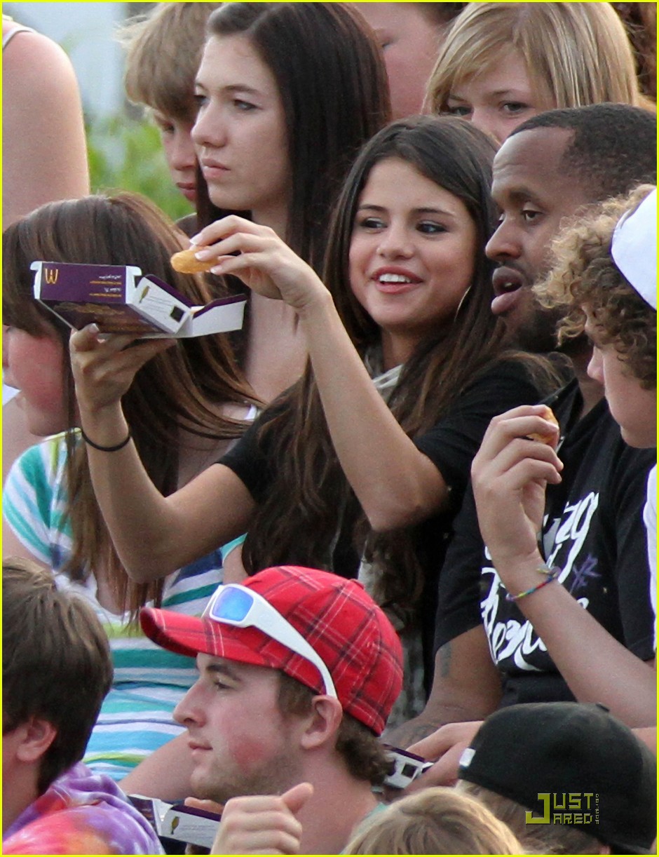 Selena Gomez: Justin Bieber's Soccer Sweetheart