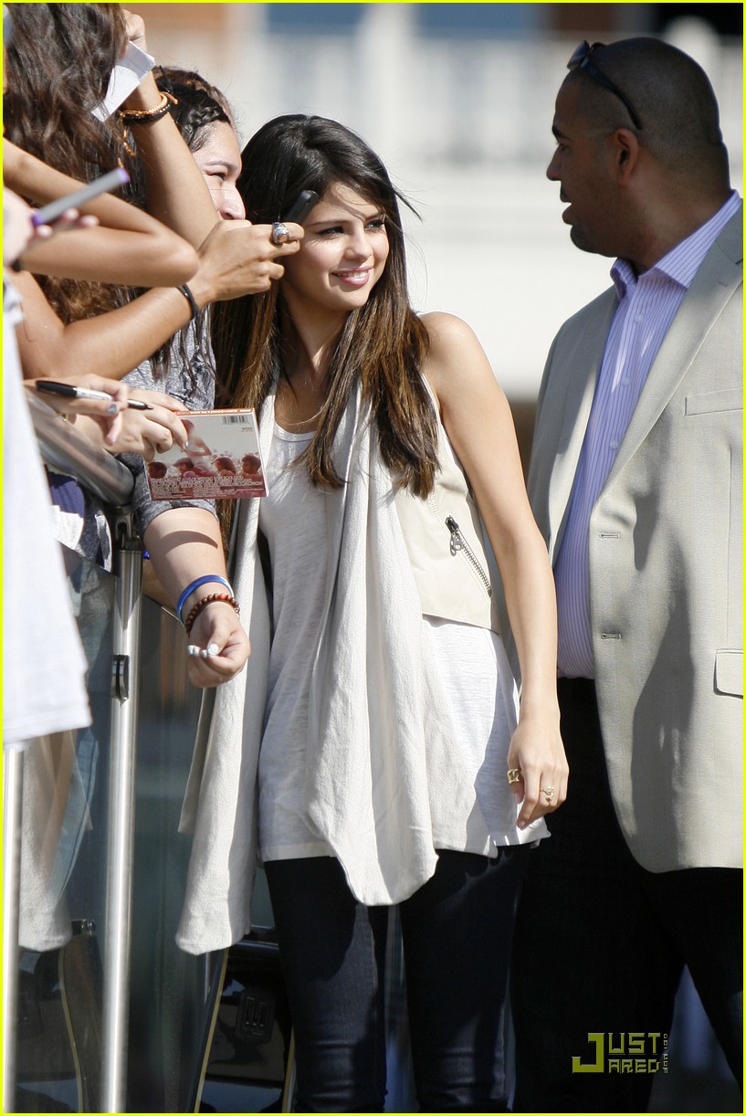 Selena Gomez: Good Morning, Texas!