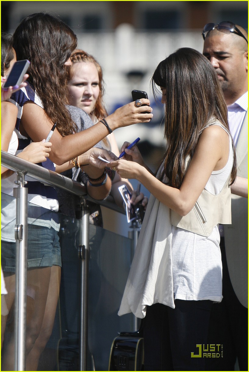 Selena Gomez: Good Morning, Texas!