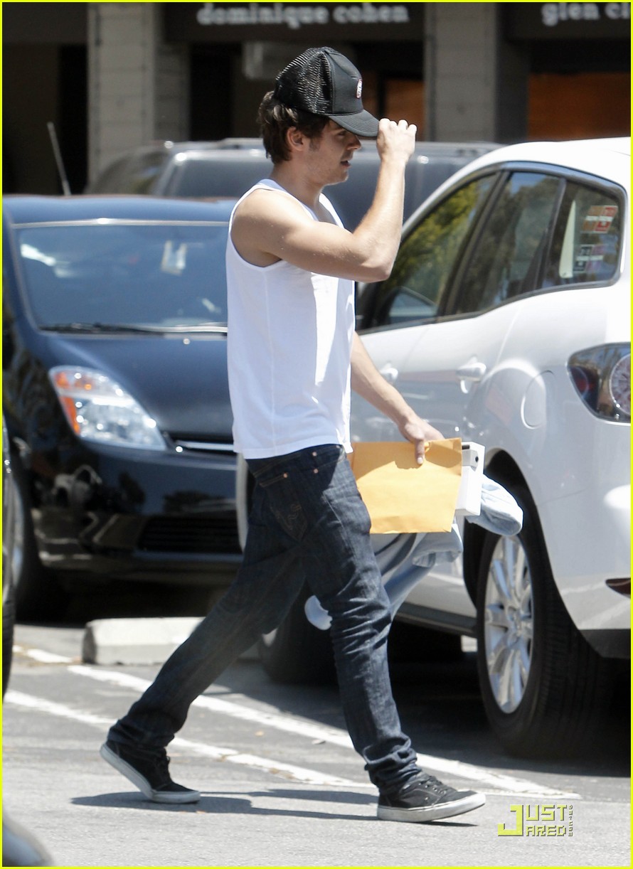 Zac Efron: Los Angeles Lunch