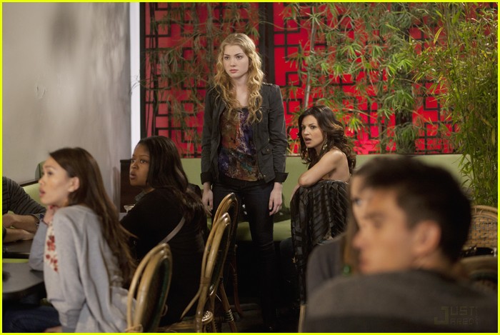 Skyler Samuels & Grace Phipps: Girl's Night Out!