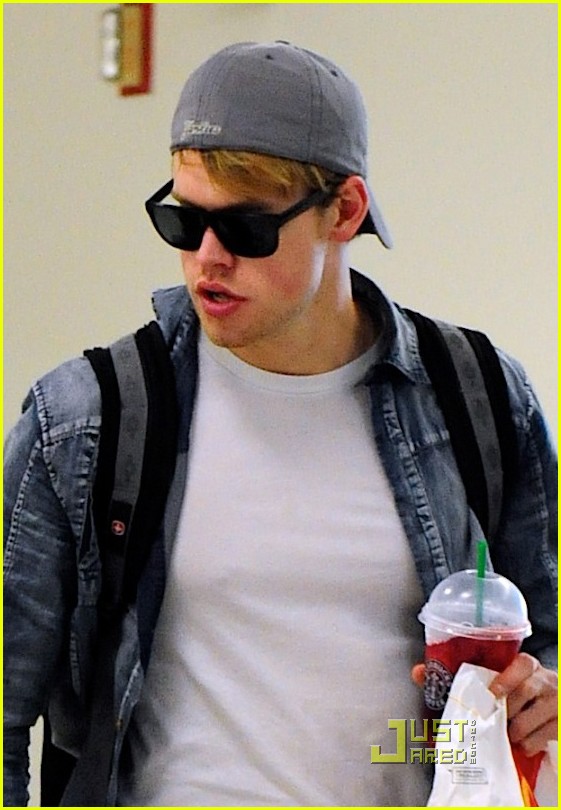 Emma Roberts & Chord Overstreet: Mickey D's In The Morning