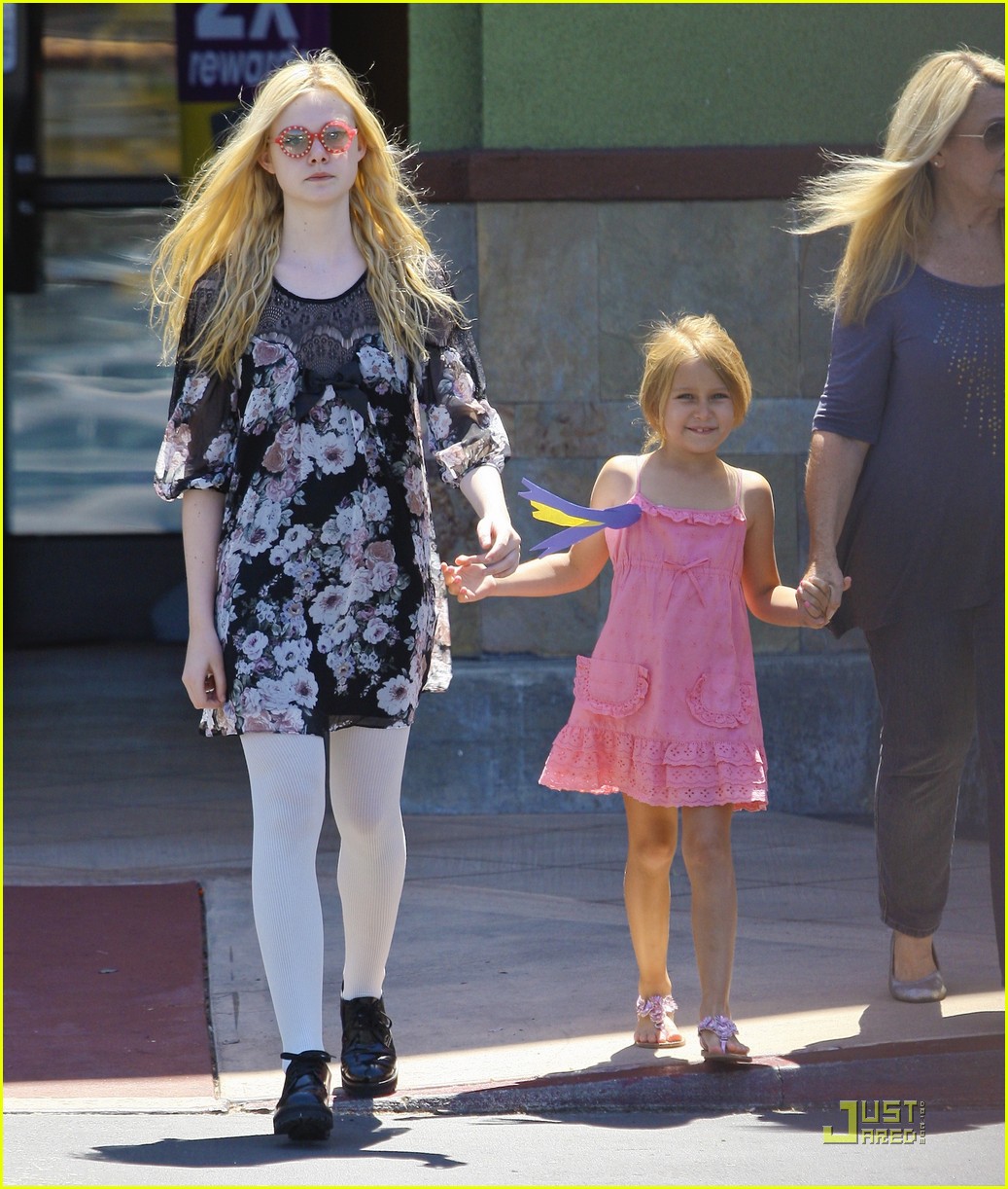 Elle Fanning: Funky Glasses Fun!
