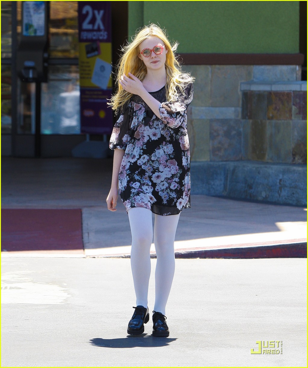 Elle Fanning: Funky Glasses Fun!