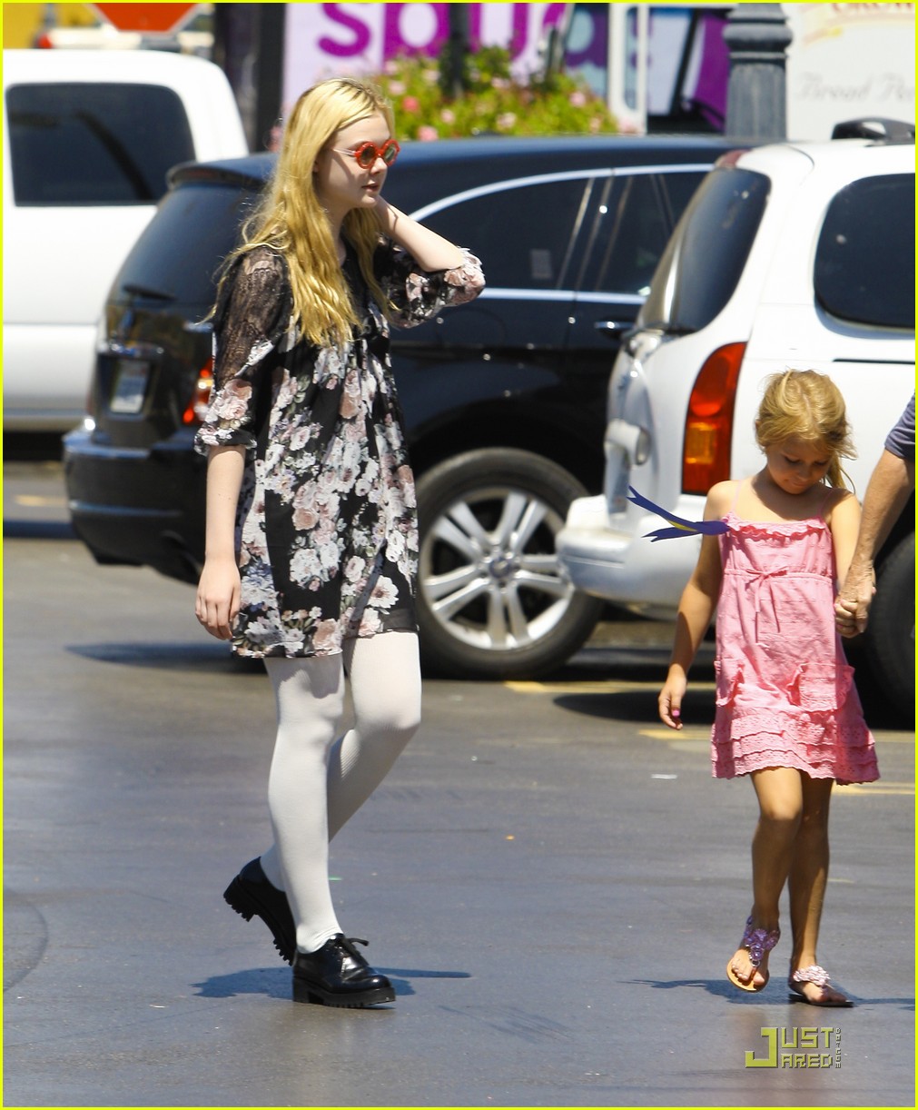 Elle Fanning: Funky Glasses Fun!