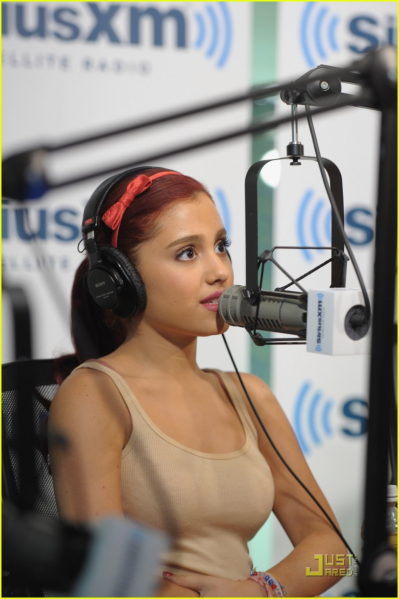 Ariana Grande Stops By Sirius