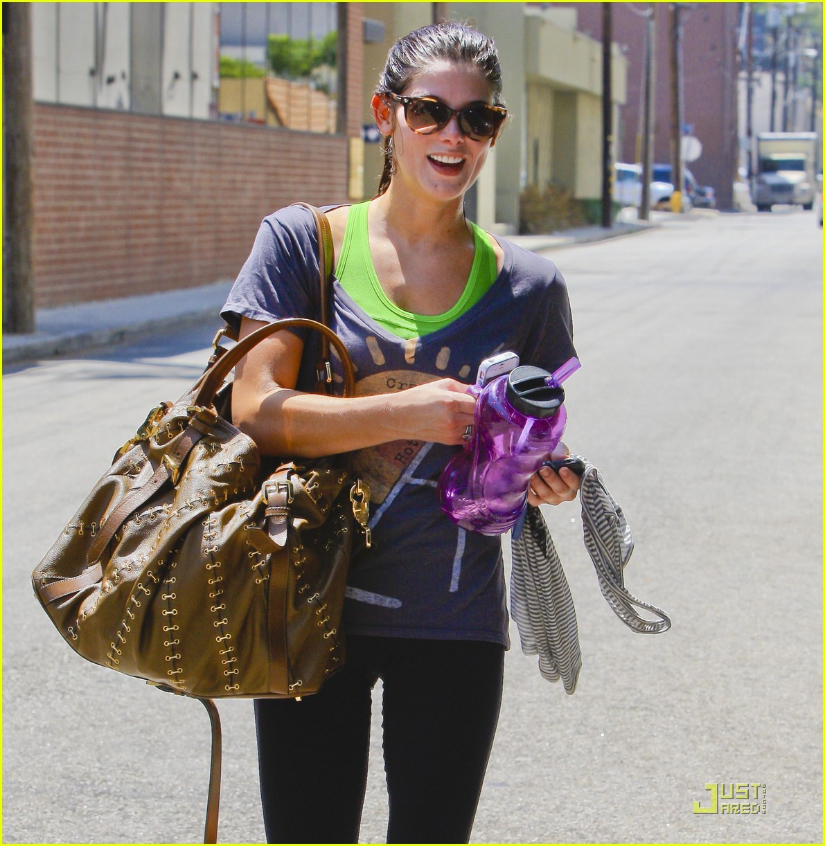 Ashley Greene: Moving In With Kellan Lutz?