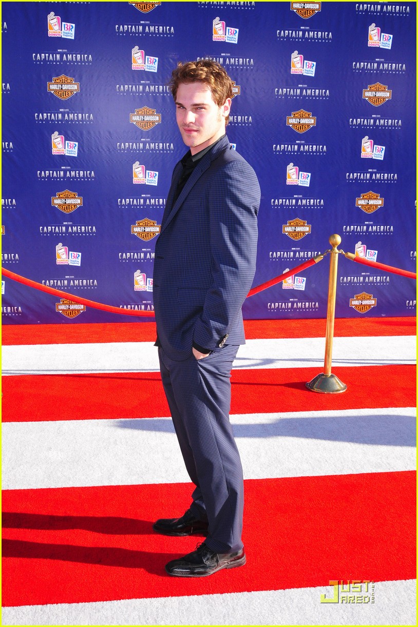 Grey Damon & Alyssa Diaz: 'Captain America' Premiere Pair!