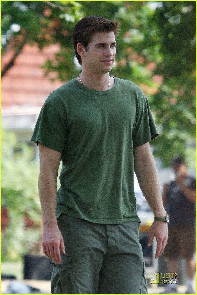 Liam Hemsworth: 'AWOL' Green Guy!
