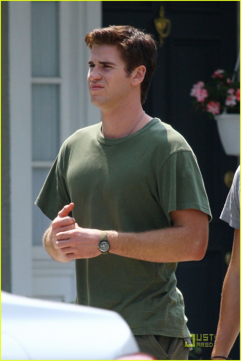 Liam Hemsworth: 'AWOL' Green Guy!