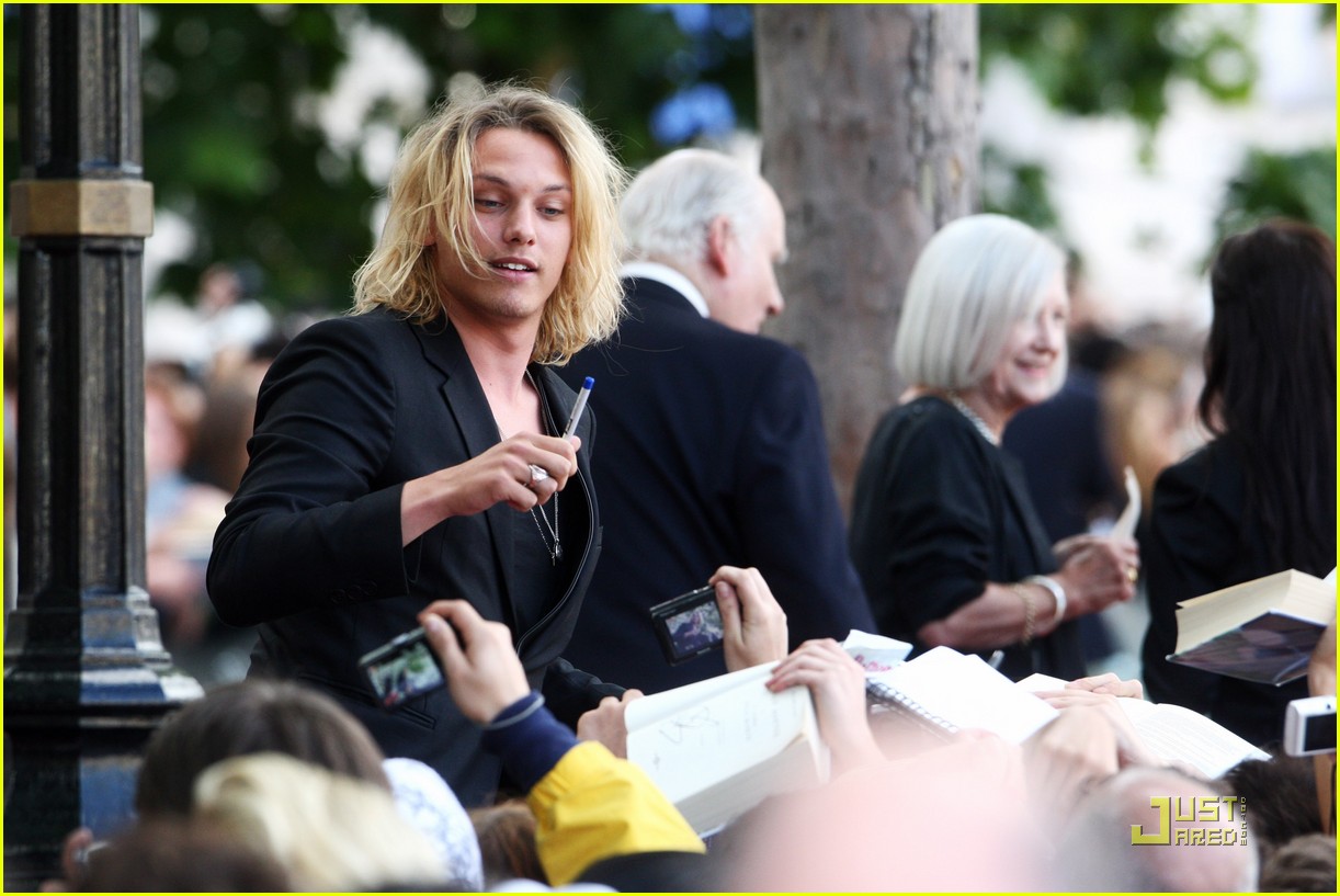 Bonnie Wright & Jamie Campbell Bower: Harry Potter Pair