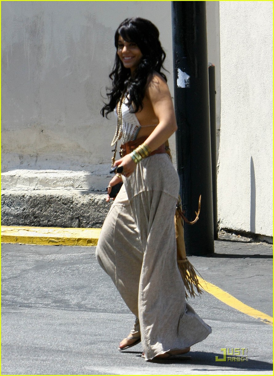 Vanessa Hudgens Rocks a Hair Piece!