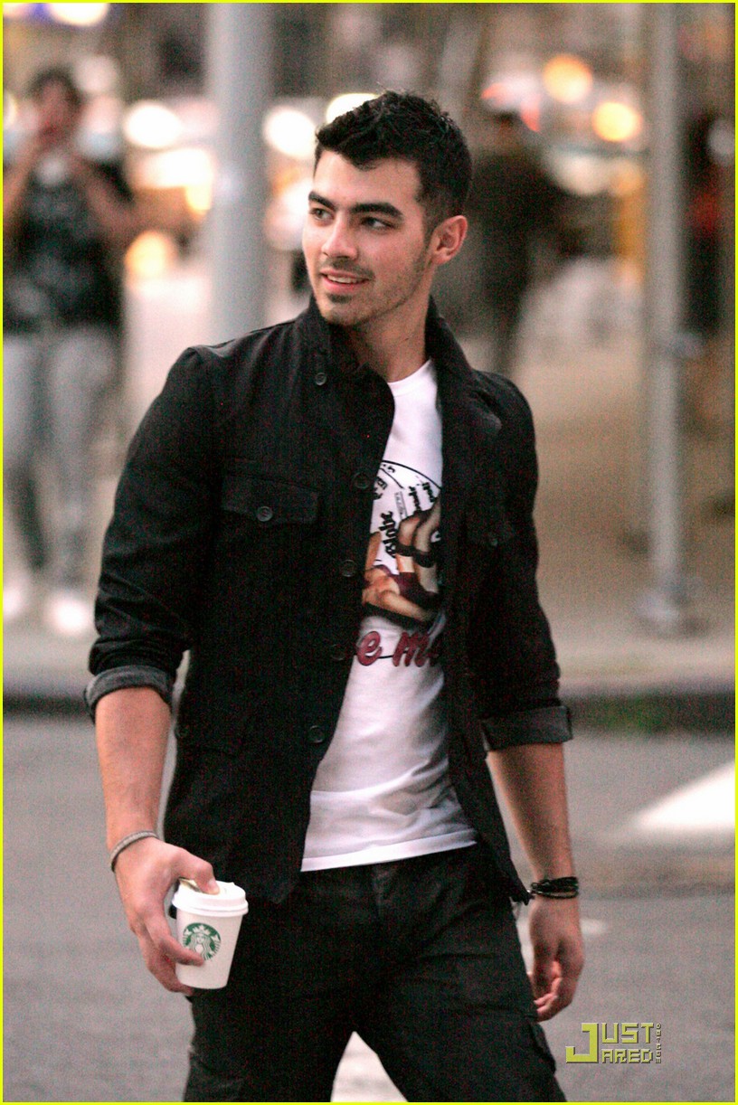 Joe Jonas' Choice Karaoke Song? Anything From 'Grease'!