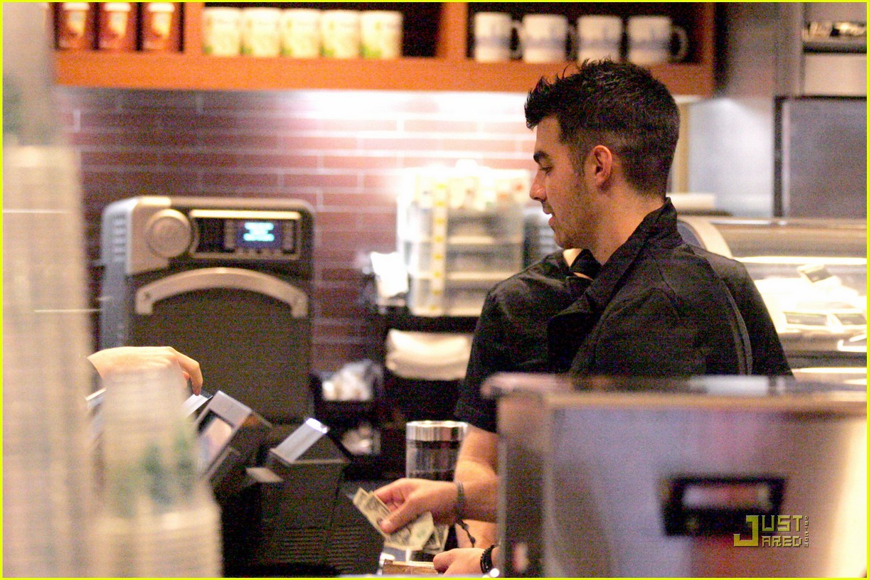 Joe Jonas' Choice Karaoke Song? Anything From 'Grease'!