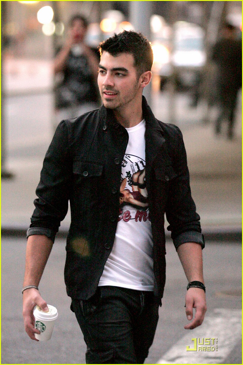 Joe Jonas' Choice Karaoke Song? Anything From 'Grease'!