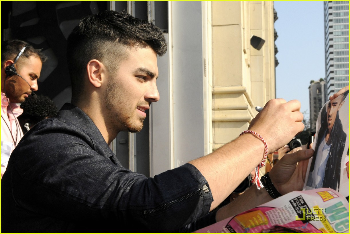 Joe Jonas: New Music Live!
