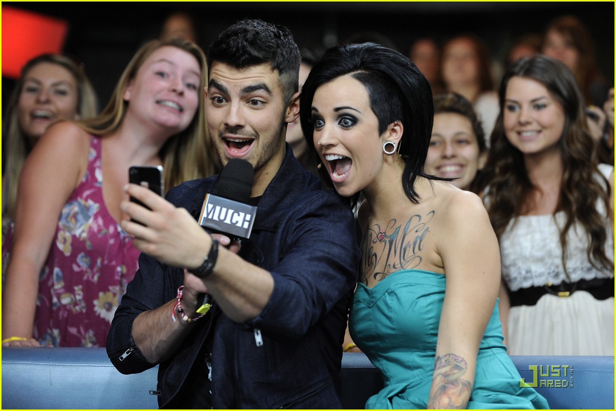 Joe Jonas: New Music Live!