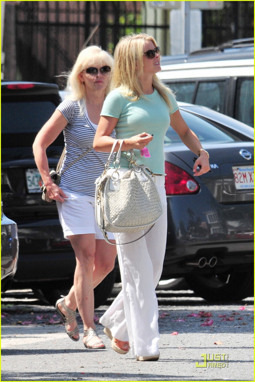 Julianne Hough: Nothing Says Romance Like Garbage