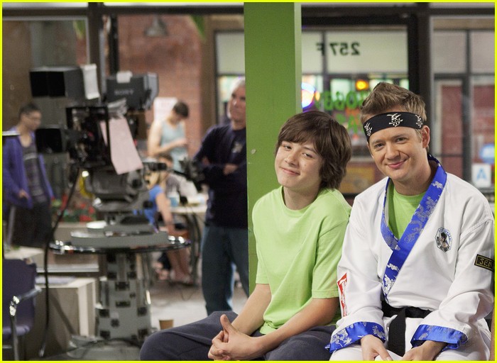 Leo Howard: Penguin Party on Kickin It'!