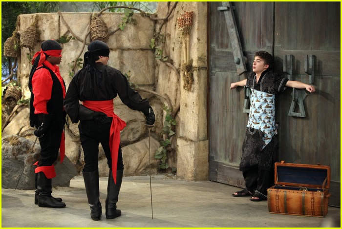Mitchel Musso & Doc Shaw are the Kings of Thieves