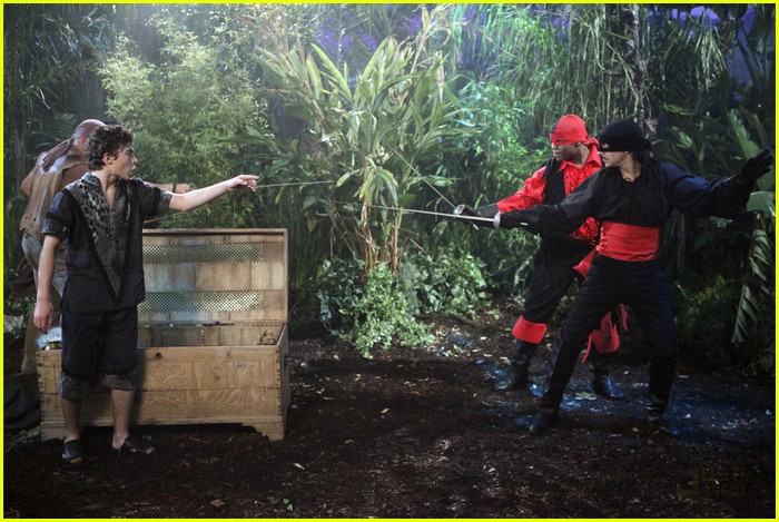 Mitchel Musso & Doc Shaw are the Kings of Thieves