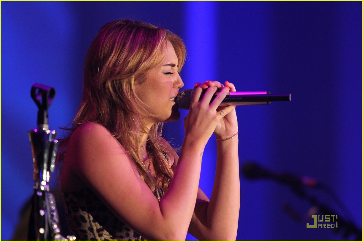 Miley Cyrus: So The World Can Hear Gala