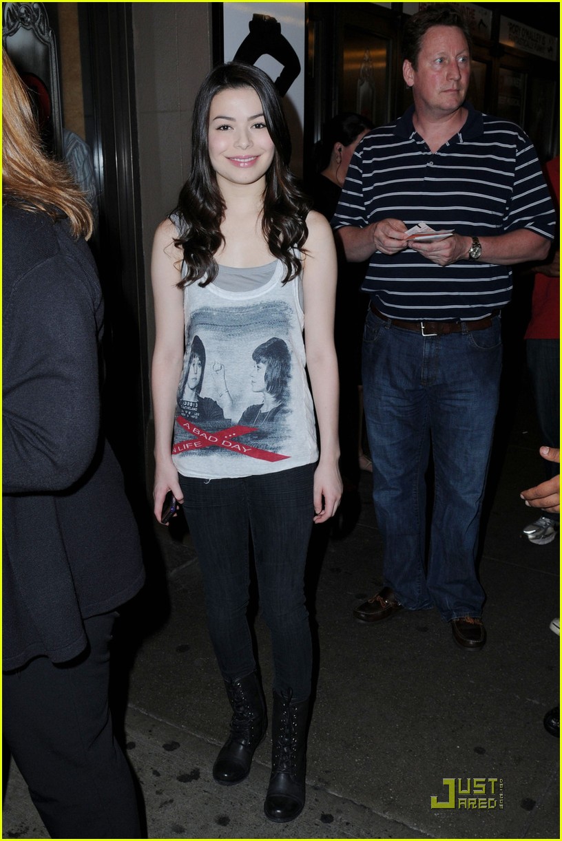 Miranda Cosgrove: 'Book of Mormon' with Mom!