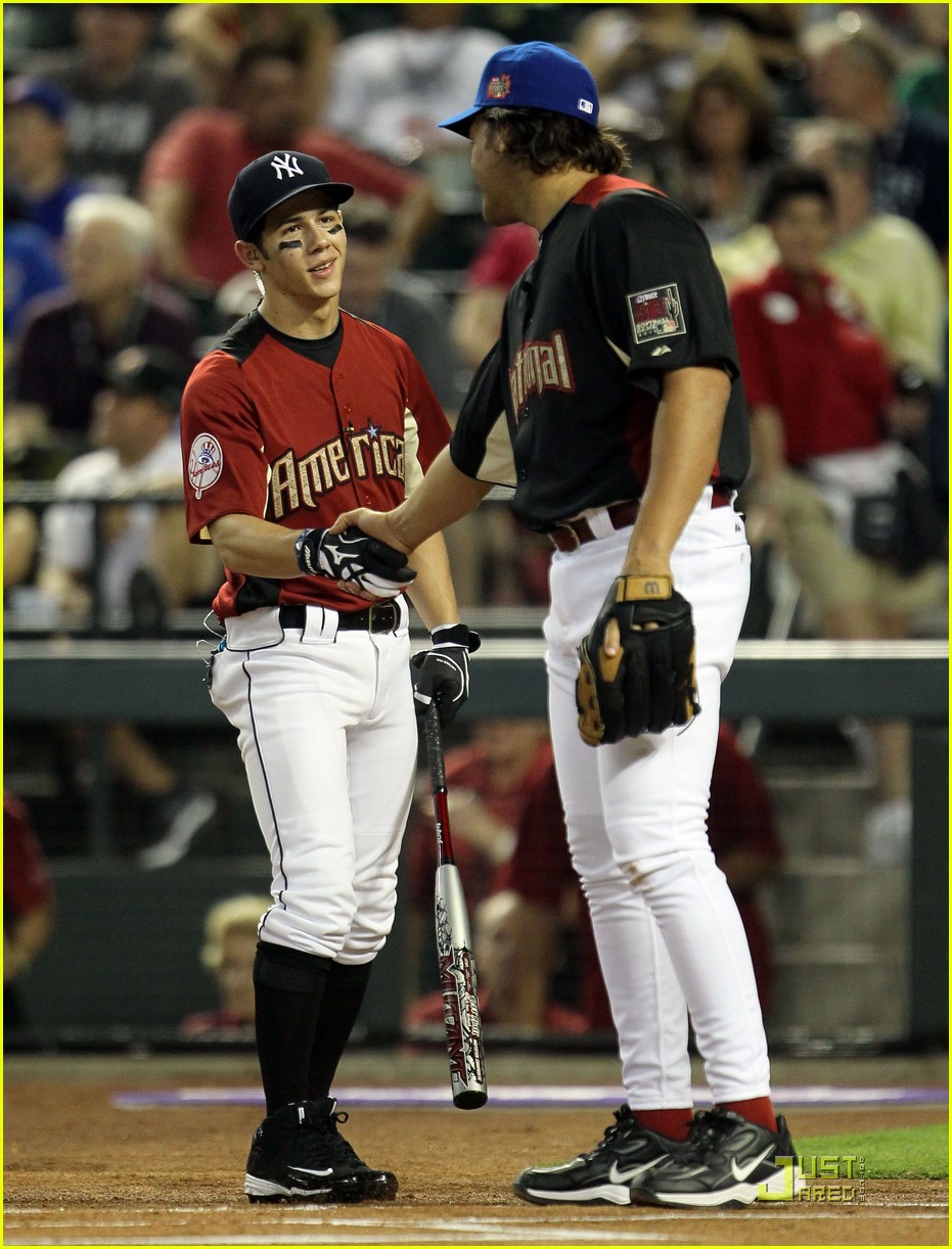Nick Jonas: All-Star Legends & Celebrity Softball Game!