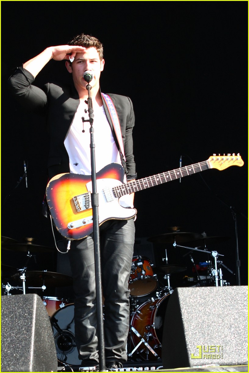 Nick Jonas: Ottawa Bluesfest Boy