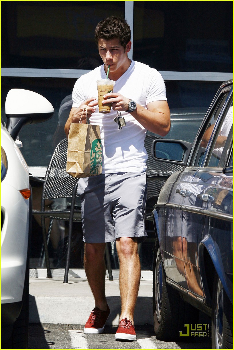 Nick Jonas: Sunday Studio Session