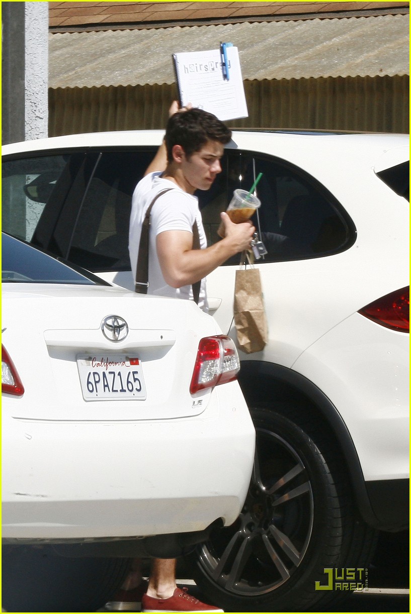 Nick Jonas: Sunday Studio Session