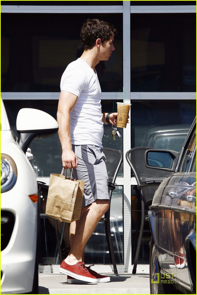 Nick Jonas: Sunday Studio Session
